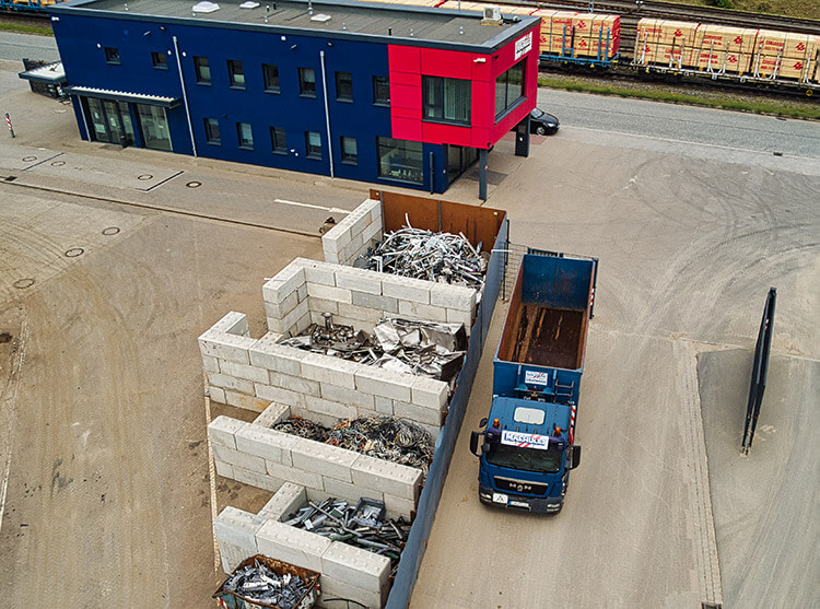 Containerdienst-Cuxhaven-Machuelz-Container-Lieferung.Container-mieten